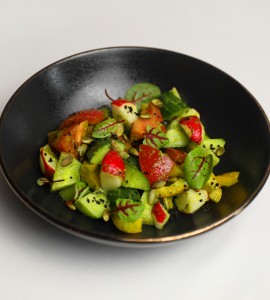 Салат из свежих овощей с тыквенными семечками, соус "Песто" / 120